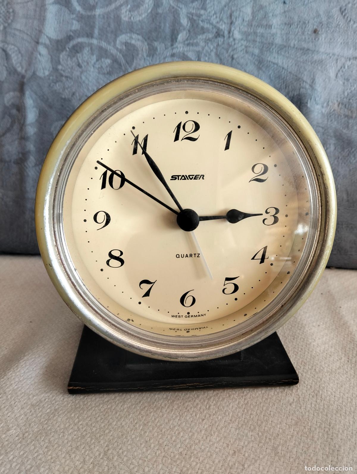 Despertadores antiguos: Despertador reloj vintage de madera y plastico marca Staiger a&ntilde;os 80-90 made in Germani