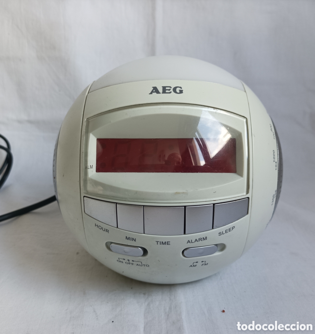 Despertadores antiguos: Radio despertador AEG MRC 4109 Dise&ntilde;o espacial.