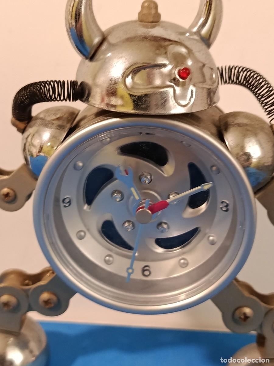 Despertadores antiguos: RELOJ DESPERTADOR CON FORMA DE ROBOT - Foto 2