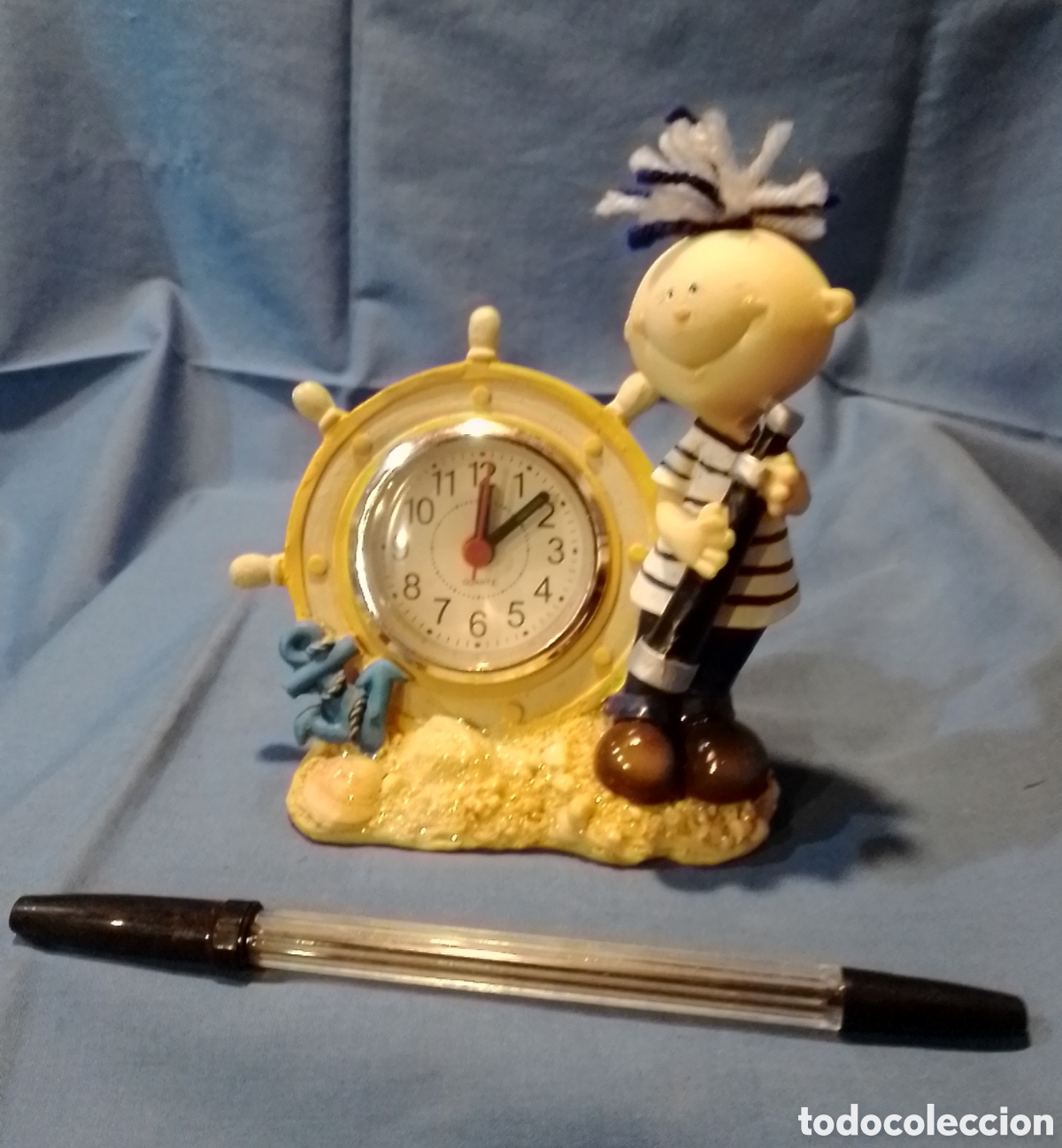 Despertadores antiguos: Figura de resina con reloj
