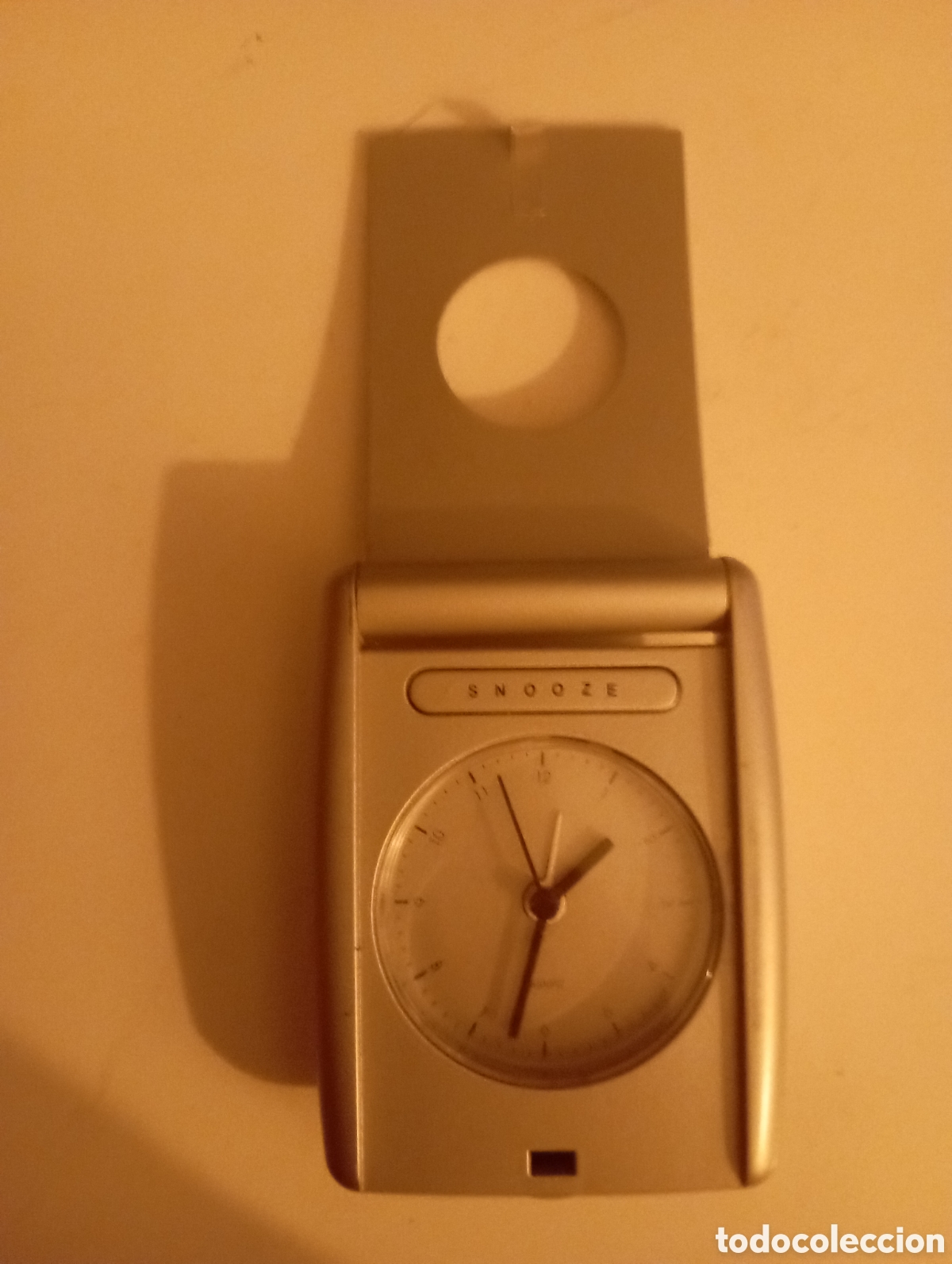 Despertadores antiguos: Reloj Despertador de Viaje Anal&oacute;gico &ndash; Estilo Minimalista ,Color Plateado