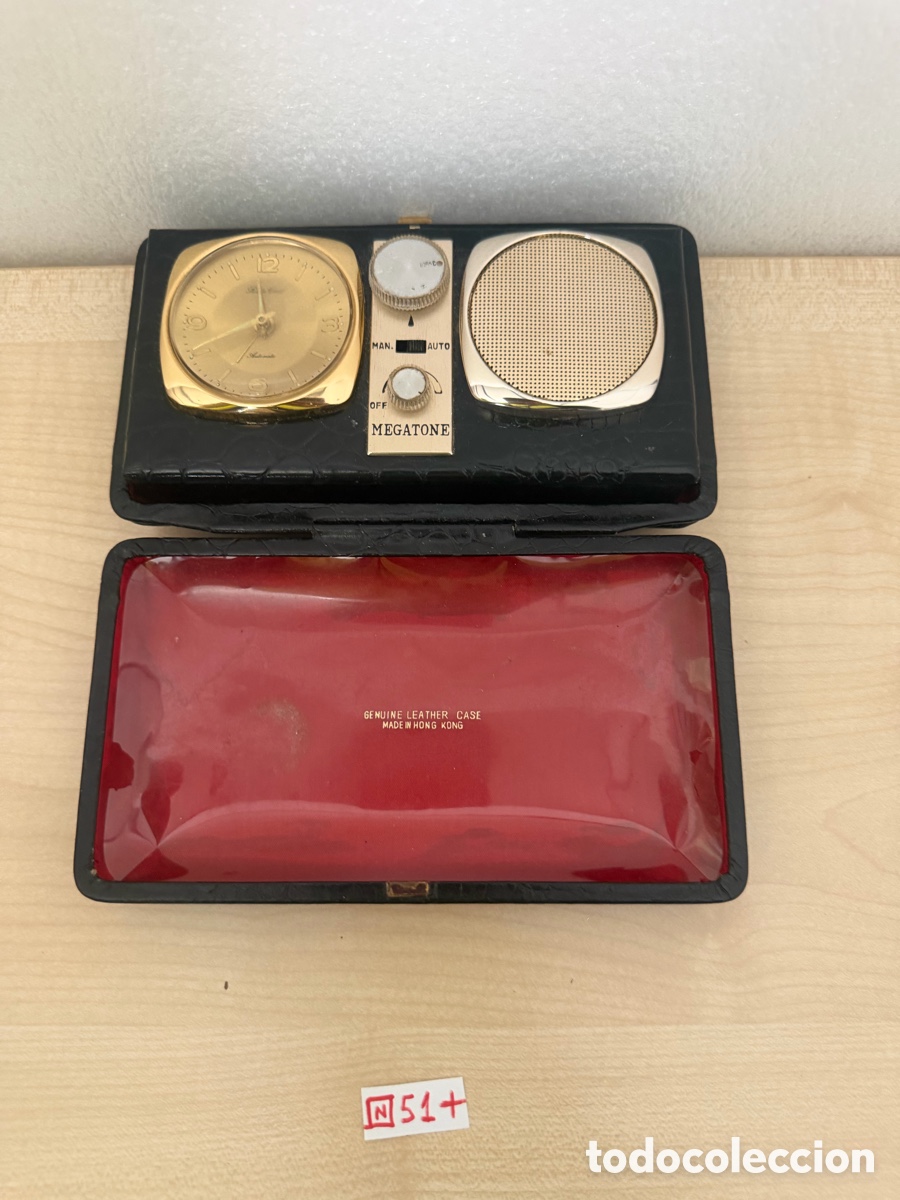 Despertadores antiguos: reloj radio despertador port&aacute;til vintage de la marca Megatone