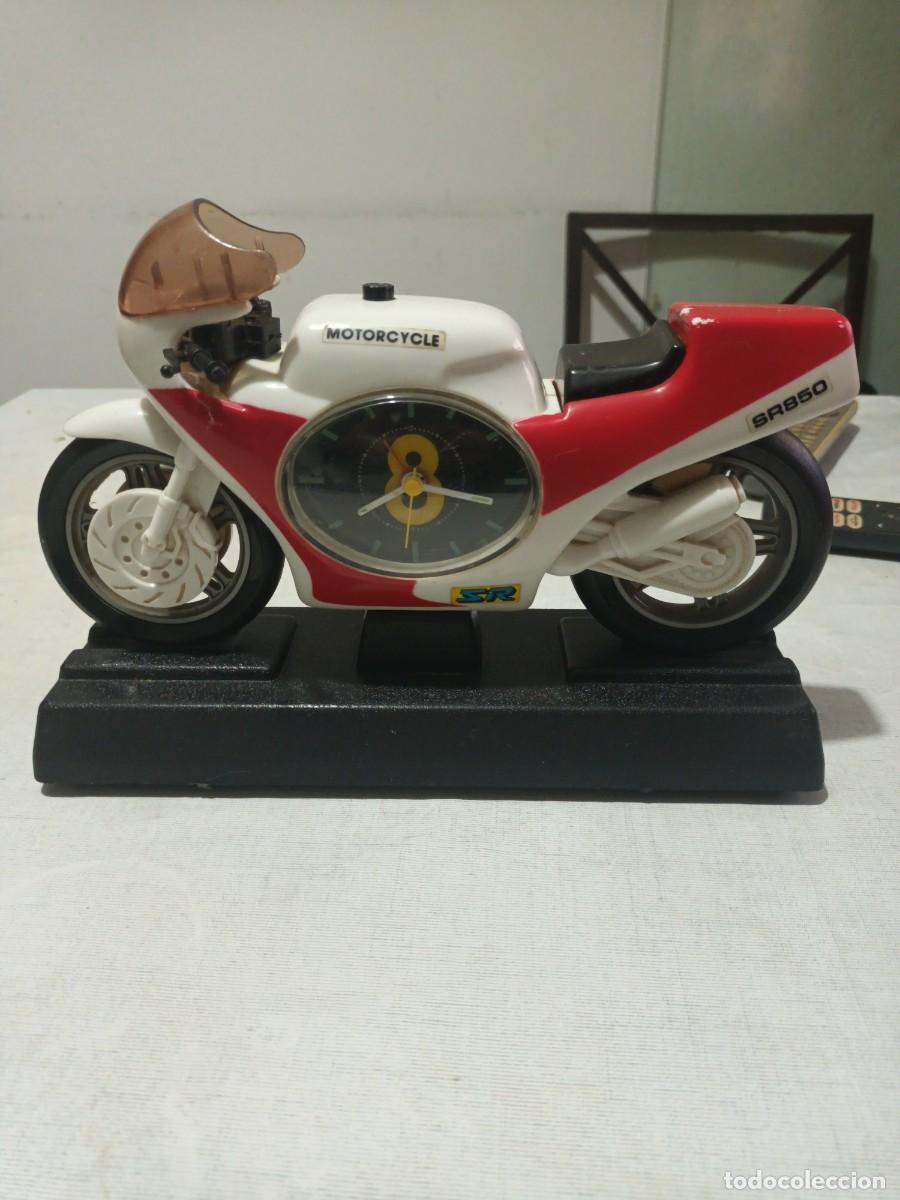 Despertadores antiguos: MOTO RELOJ DESPERTADOR CON SONIDO DE MOTOR SR 850. 25 CMS.