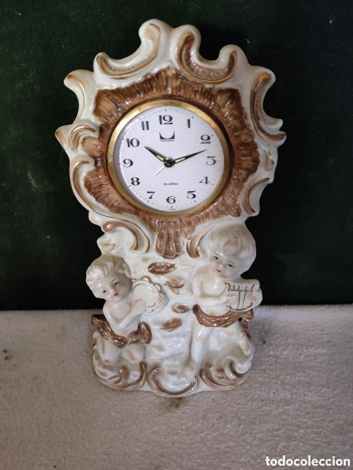 Despertadores antiguos: Reloj de porcelana con alarma cuerda
