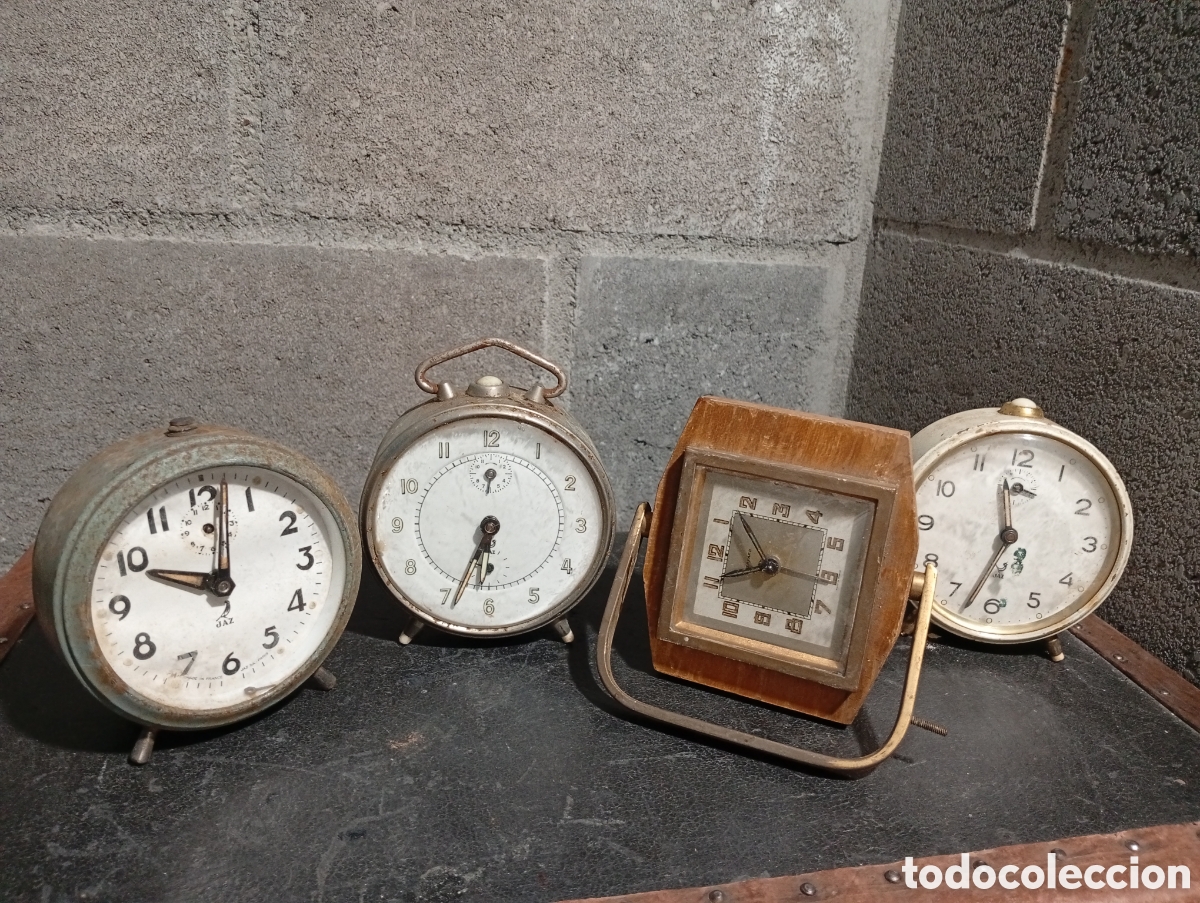 Despertadores antiguos: Cuatro relojes despertadores antiguos