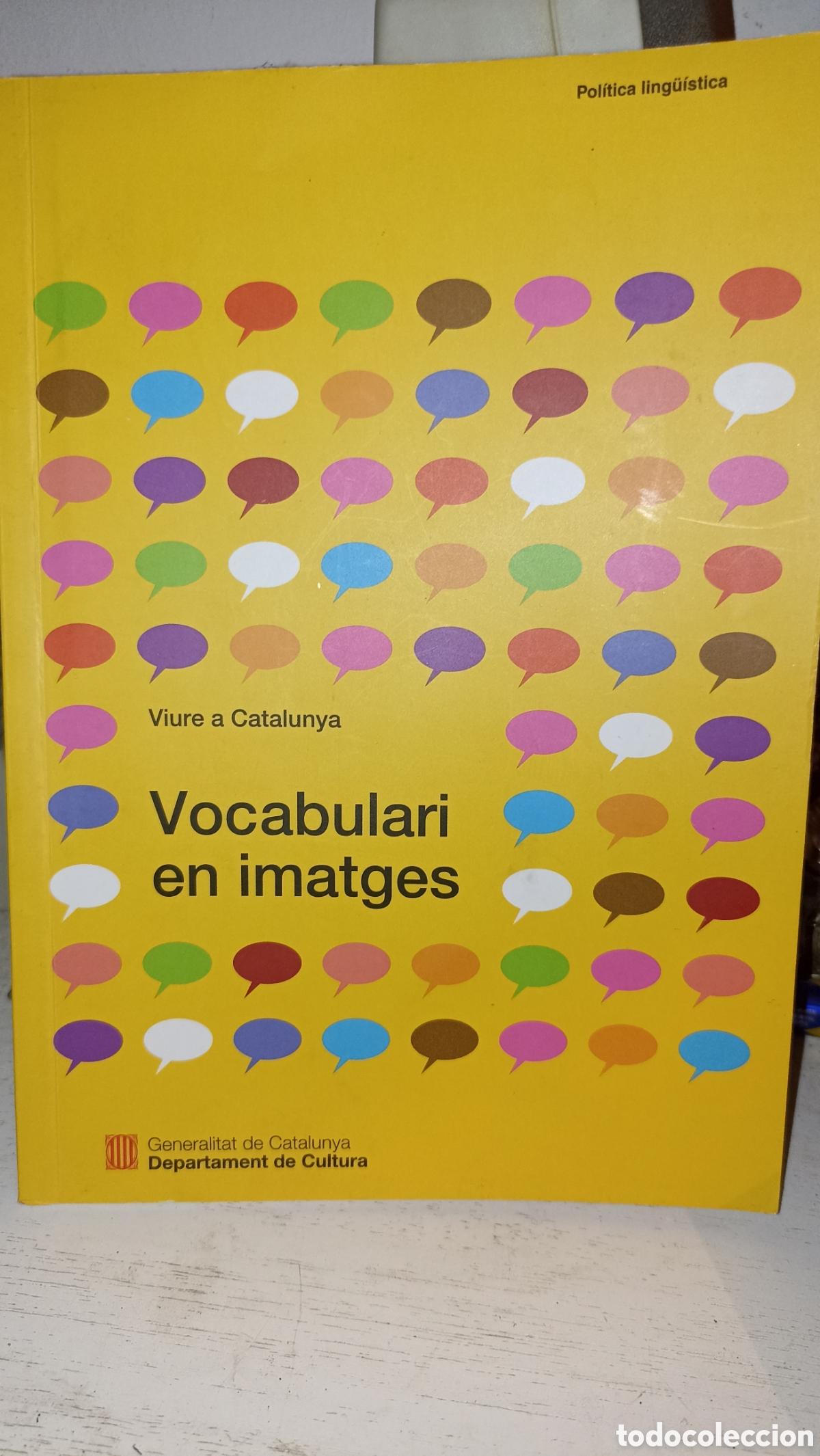 Diccionarios: Viure a Catalunya. Vocabulari en imatges&rdquo;, editado por la Generalitat de Catalunya. Nuevo