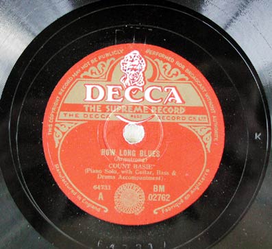 Discos de pizarra: COUNT BASIE AND HIS ORCHESTRA  ( BOOGIE WOOGIE - HOW LONG BLUES )  DECCA - Foto 1