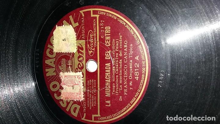 Discos de pizarra: La muchacha del centro - Foto 1
