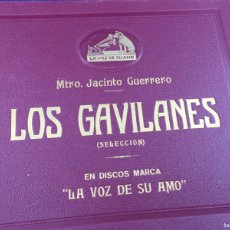 Discos de pizarra: ÁLBUM COMPLETO LOS GAVILANES (SELECCIÓN) JACINTO GUERRERO. LA VOZ DE SU AMO. DÉCADA 1930 GRAMÓFONO