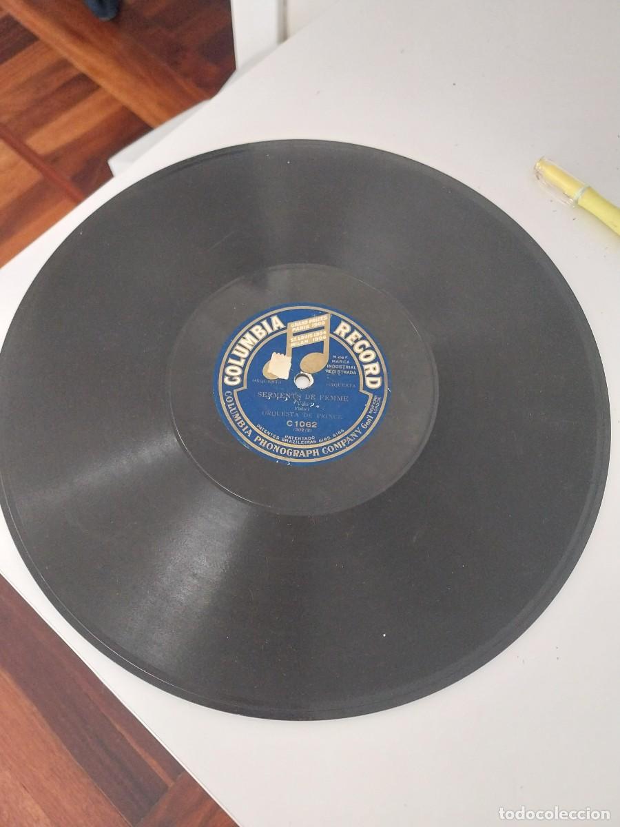 Discos de pizarra: Disco de pizarra grande de la marca Columbia Record. Pr&eacute;s de toi y Serments de femme