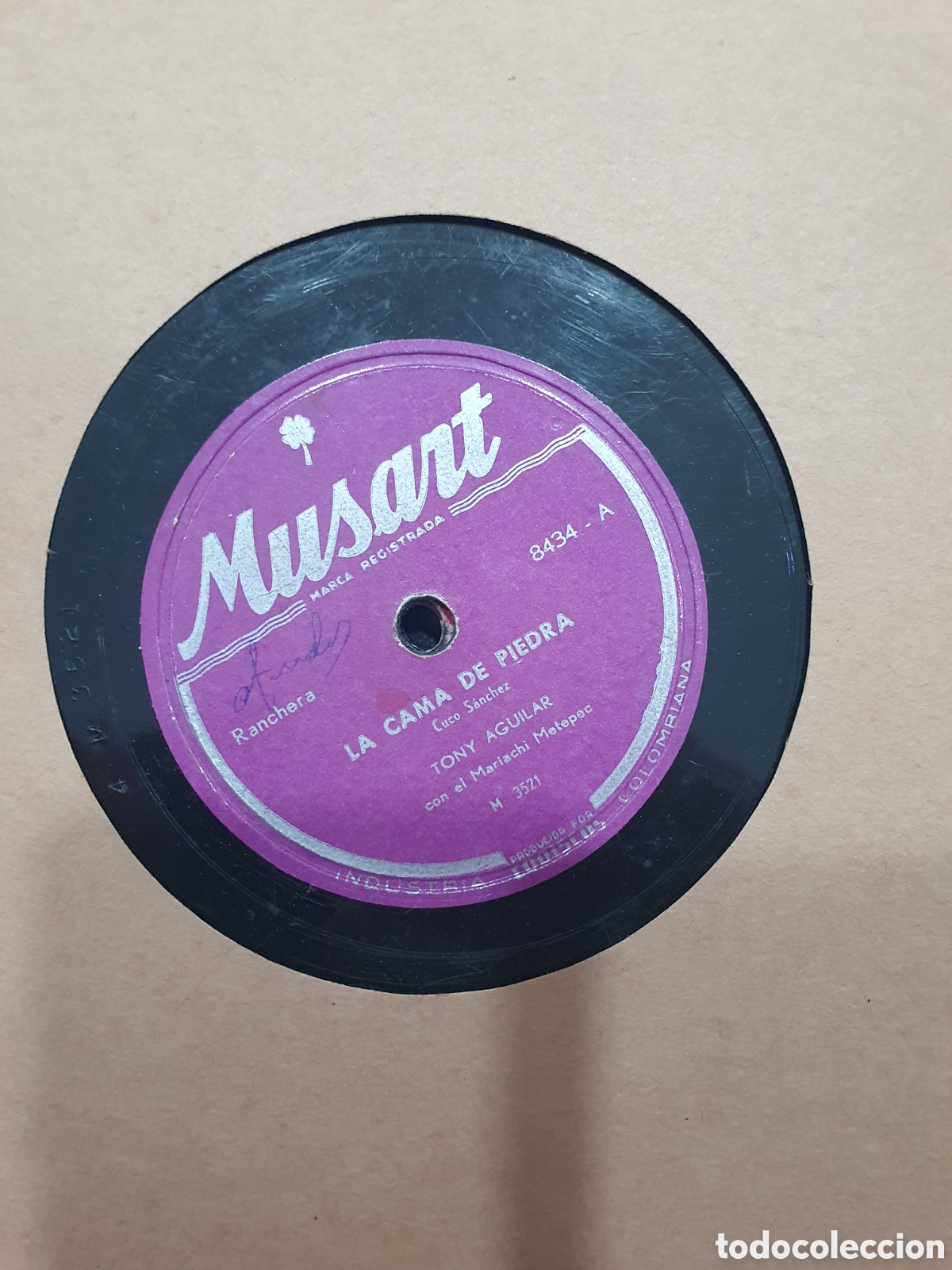 Discos de pizarra: La cama de piedra y juntito a la virgen. Disco de pizarra.