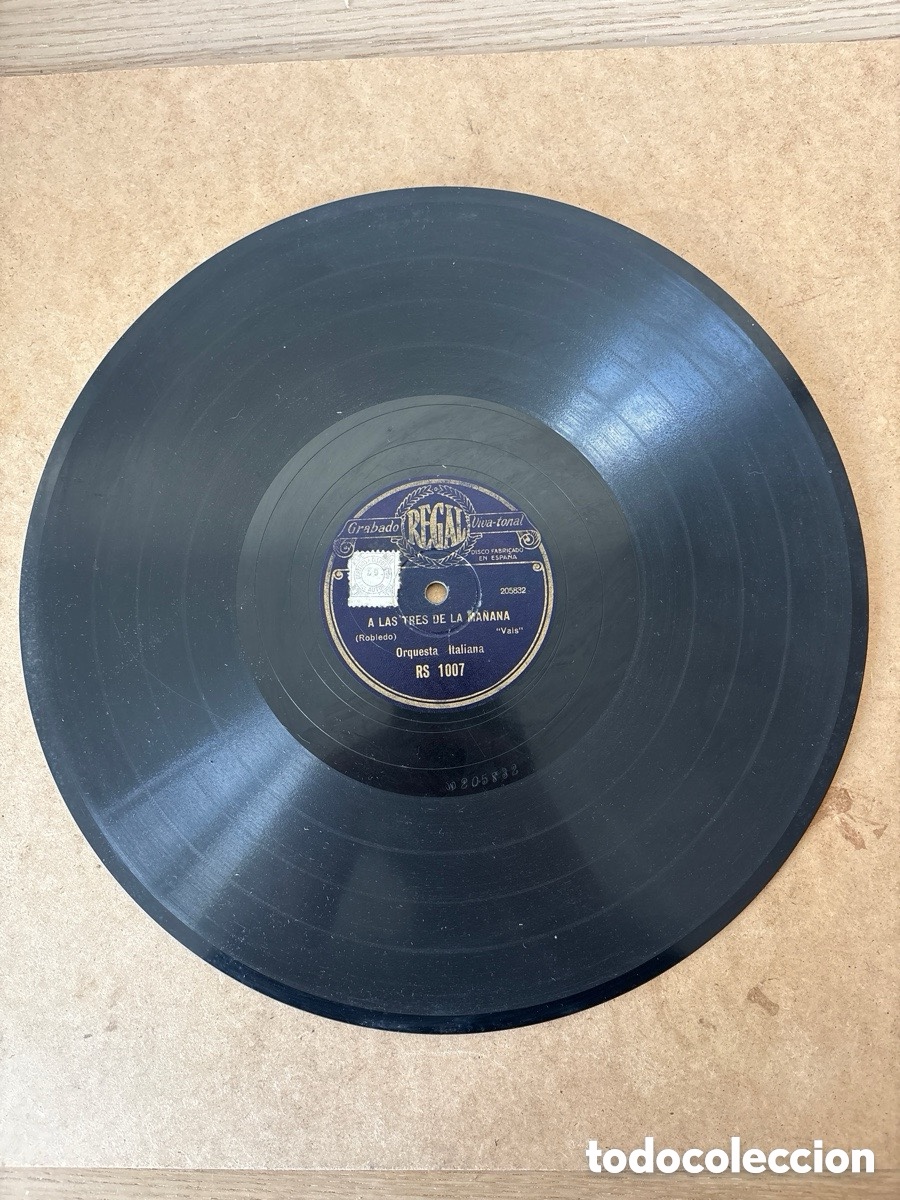 Discos de pizarra: SALIDA 1&euro;, Disco de pizarra Regal, A Las Tres de la Ma&ntilde;ana, La Leyenda del beso (A17)