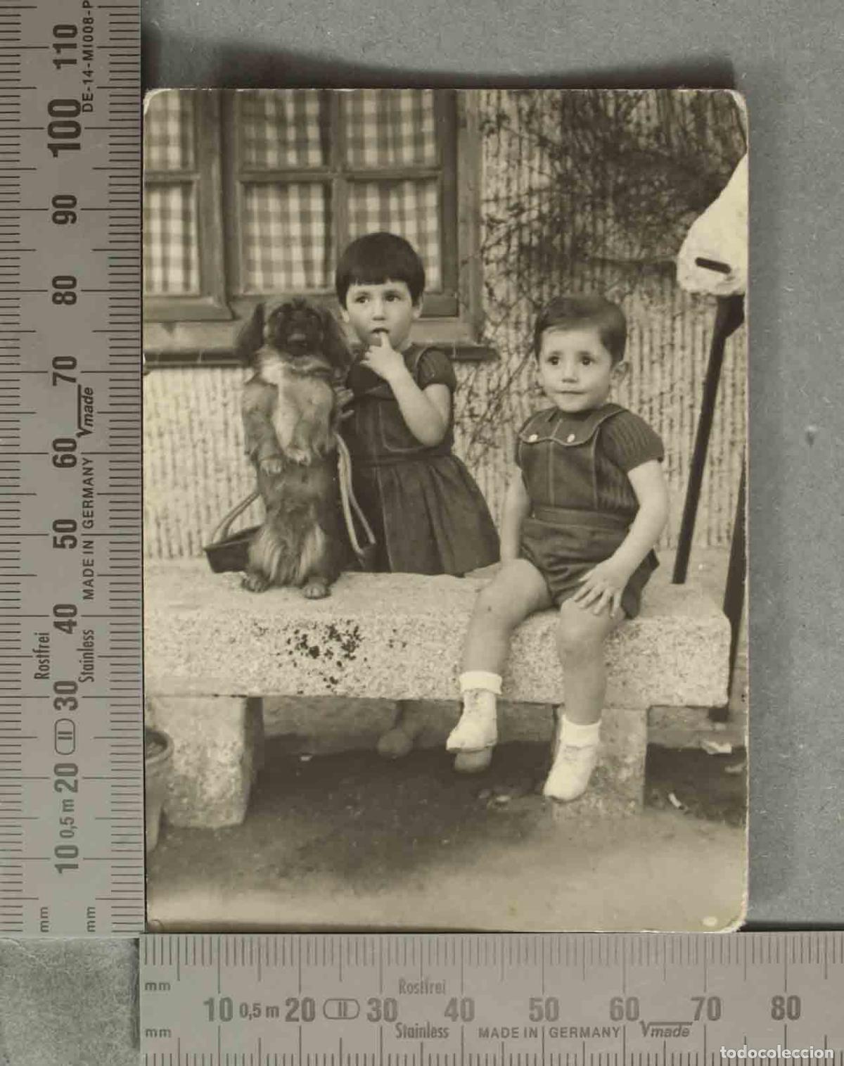 Discos de pizarra: DISCO DE PIZARRA. NI&Ntilde;OS CON PERRO HACIA 1950