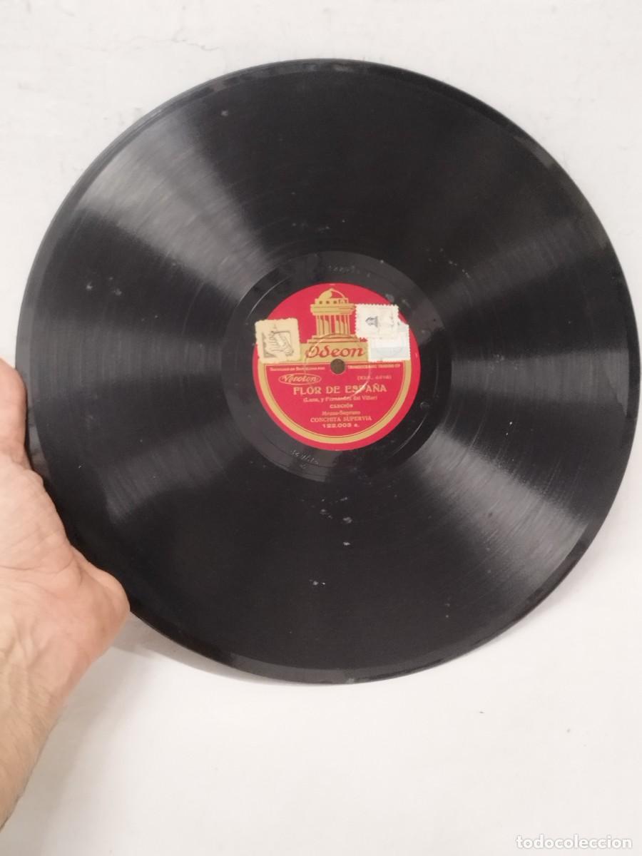 Discos de pizarra: Antiguo Disco Pizarra 78 RPM Odeon 122.003 Conchita Superv&iacute;a. Flor De Espa&ntilde;a. Con rotura.