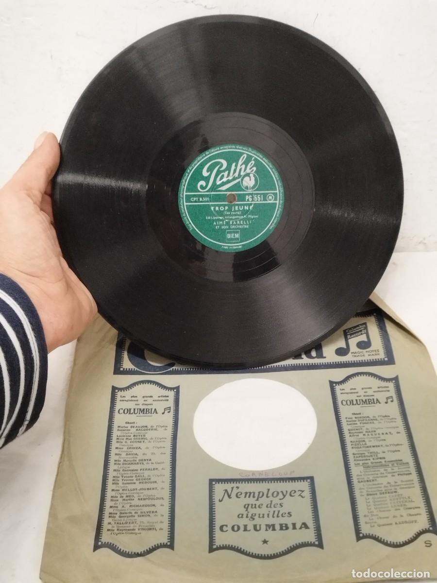Discos de pizarra: Antiguo Disco pizarra 78 RPM Path&eacute; PG 551 - Aim&eacute; Barelli - Trop Jeune / Jezebel (1951)
