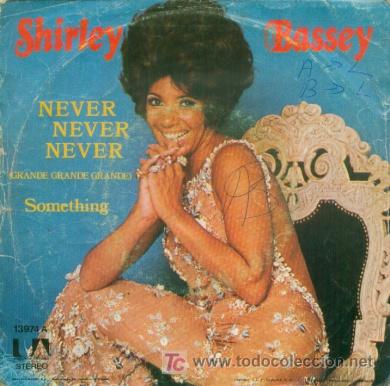 Discos de vinilo: SHIRLEY BASSEY - NEVER NEVER NEVER - SINGLE DE VINILO RARO DE 1973 - Foto 1