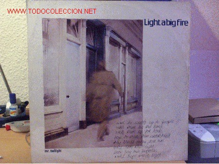 Discos de vinilo: LIGHT A BIG FIRE ---- MR.TWILIGHT MAXI - Foto 1
