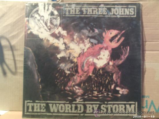 Discos de vinilo: THE THREE JOHNS ---- THE WORLD BY STORM - Foto 1