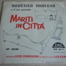 Discos de vinilo: DOMENICO MODUGNO E IL SUO QUINTETTO ( MARITI IN CITTÀ - RESTA CU MME ) ITALY SINGLE45 FONIT