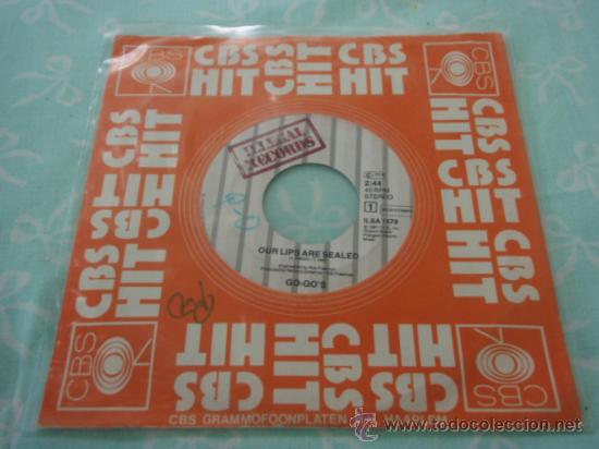Vinyl-Schallplatten: GO-GO'S  ( OUR LIPS ARE SEALED - SURFING AND SPYING )  1981-HOLANDA  SINGLE45  ILLEGAL RECORDS