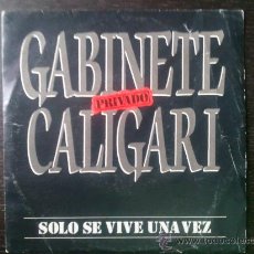 Discos de vinilo: GABINETE CALIGARI - SOLO SE VIVE UNA VEZ - SINGLE VINILO 7” - PROMOCIONAL PRIVADO - 1989. Lote 29424506