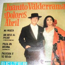 Discos de vinilo: JUANITO VALDERRAMA Y DOLORES ABRIL. MI PESETA, UN BESO AL PASAR, PELEA EN BROMA Y PASTORA Y SU RELOJ