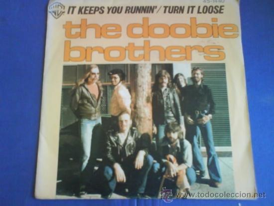 Discos de vinilo: THE DOOBIE BROTHERS  IT KEEPS YOU RUNNIN&acute; - Foto 1