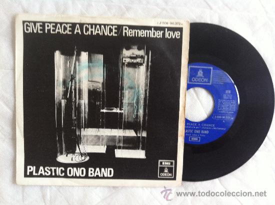 Discos de vinilo: 7&rdquo; PLASTIC ONO BAND-GIVE PEACE A CHANCE/REMEMBER LOVE - Foto 1