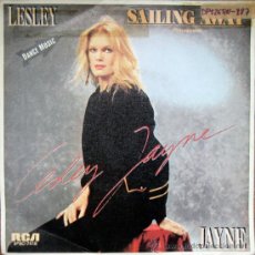 Discos de vinilo: LESLEY JAYNE. SAILING AWAY/BEACHCOMBER (RCA SINGLE 1983) ESPAÑA 