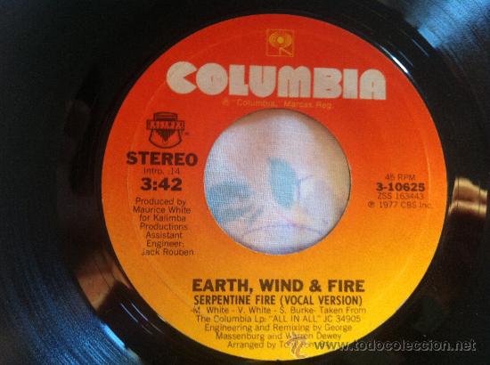 Discos de vinilo: 7&rdquo; SINGLE - EARTH,WIND  & FIRE - SERPENTINE FIRE - Foto 1