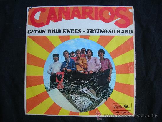 Discos de vinilo: SINGLE LOS CANARIOS // GET ON YOUR KNEES - TRYING SO HARD - Foto 1