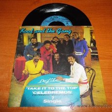 Discos de vinilo: KOOL AND THE GANG TAKE IT TO THE TOP / CELEBREMOS CANTADO EN ESPAÑOL SINGLE VINILO 1981 2 TEMAS RARO. Lote 36515421