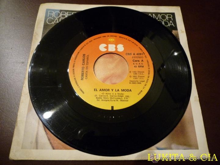 Discos de vinilo: ROBERTO CARLOS - SINGLE AMOR Y MODA - 1983 - Foto 3