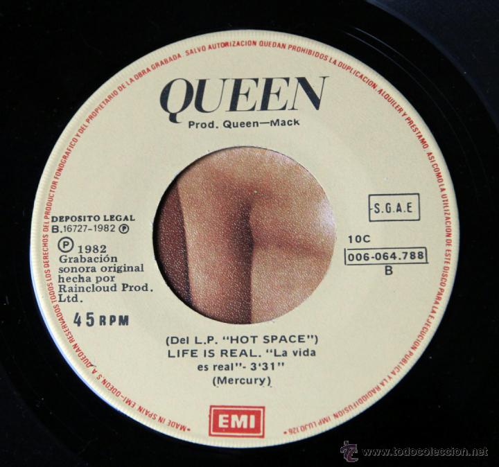 Discos de vinilo: QUEEN - BODY LANGUAGE / LIFE IS REAL - SINGLE EMI 1982 - Foto 4