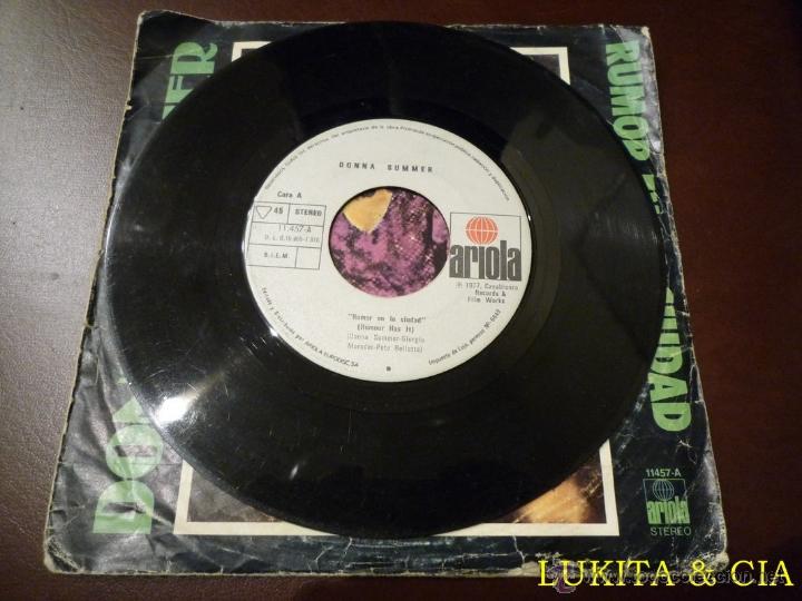 Discos de vinilo: DONNA SUMMER - SINGLE RUMOR EN LA CIUDAD - 1977 - Foto 3