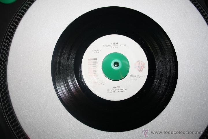 Discos de vinilo: REM - Winged mammal theme / Drive, WARNER BROSS, 1992 - Foto 1