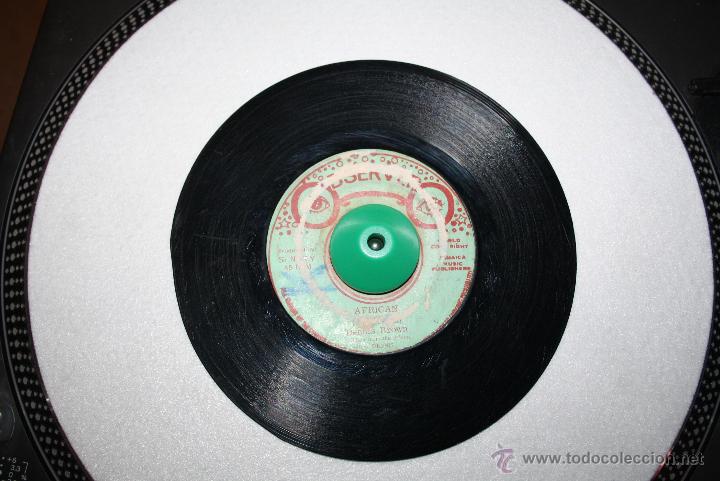 Discos de vinilo: DENNIS BROWN - African / OBSERVER Dub root of David - OBSERVER - Foto 1