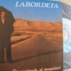 Discos de vinilo: LABORDETA -AGUANTANDO EL TEMPORAL -SINGLE 1985 -IMPECABLE. Lote 43536058