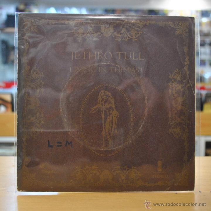 Discos de vinilo: JETHRO TULL - LIVING IN THE PAST - SINGLE - Foto 1