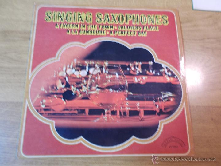 Discos de vinilo: SINGING SAXOPHONES.