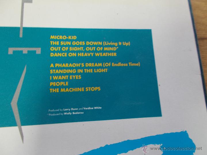 Discos de vinilo: LEVEL 42 STANDING IN THE LIGHT. - Foto 2