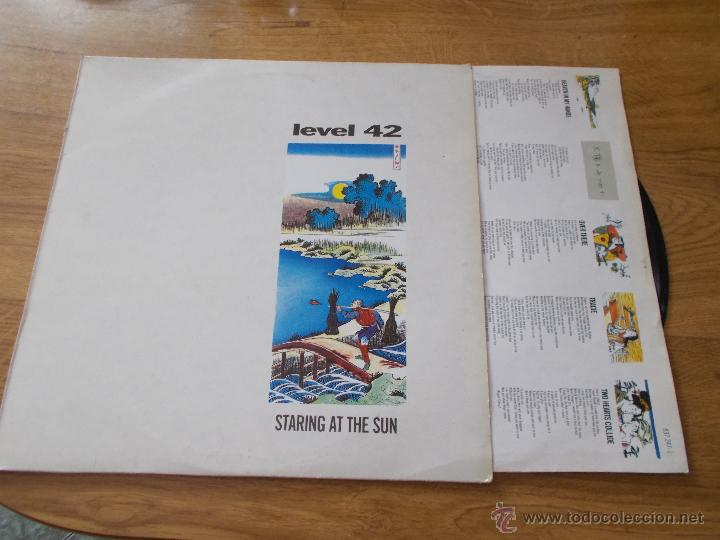 Discos de vinilo: LEVEL 42. STARING AT THE SUN - Foto 1
