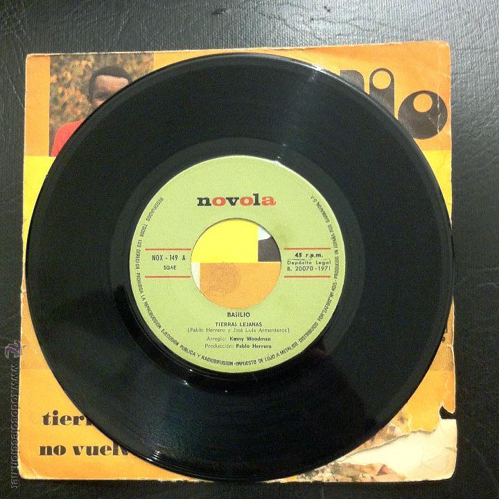 Discos de vinilo: SINGLE BASILIO - TIERRAS LEJANAS - NOVOLA 1971. - Foto 3