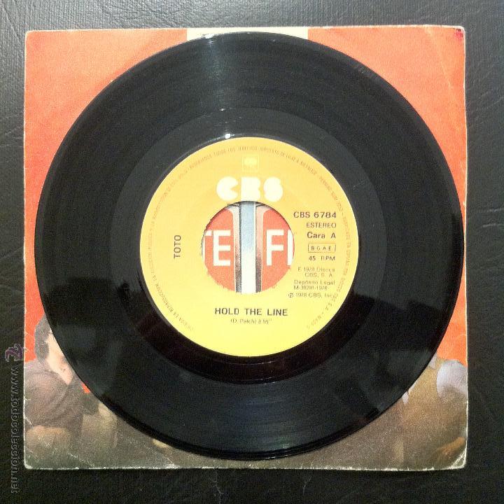 Discos de vinilo: SINGLE TOTO - HOLD THE LINE - CBS 1978. - Foto 3