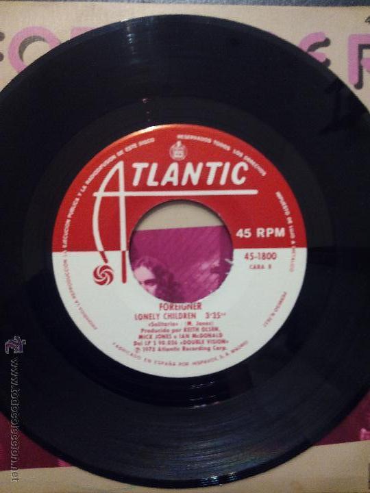 Discos de vinilo: SINGLE FOREIGNER - DOUBLE VISION - LONELY CHILDREN - HISPAVOX 1978. - Foto 4
