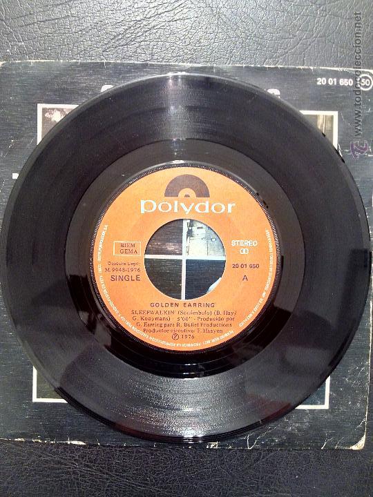 Discos de vinilo: SINGLE GOLDEN EARRING - SLEEPWALKIN - FACEDANCER - POLYDOR 1976. - Foto 3