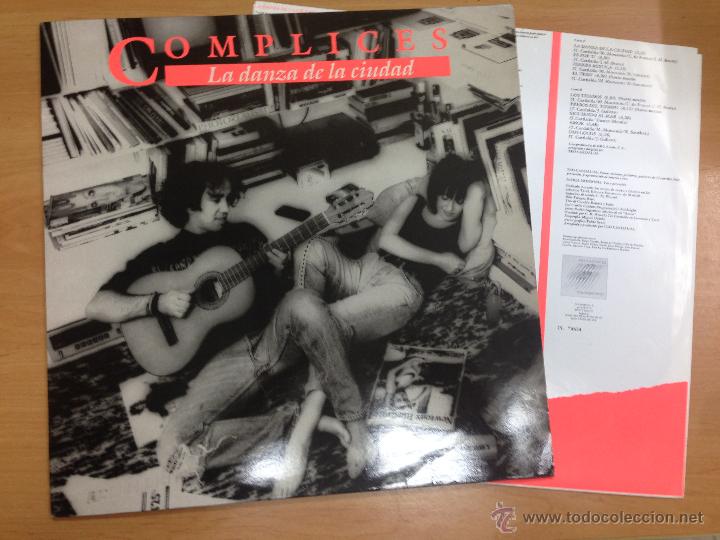 Discos de vinilo: LP COMPLICES LA DANZA DE LA CIUDAD CON ENCARTES - Foto 1