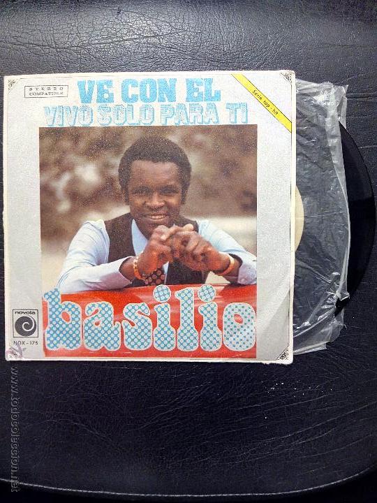 Discos de vinilo: SINGLE BASILIO - VE CON &Eacute;L - NOVOLA 1972. - Foto 3