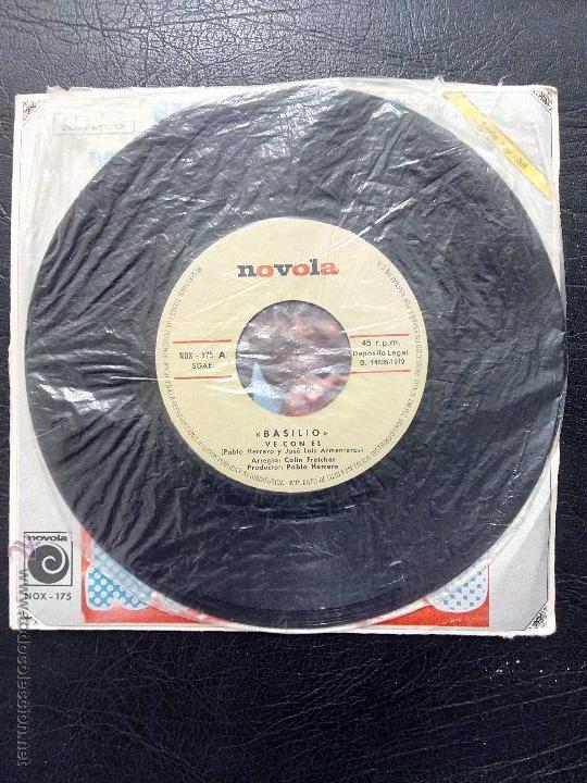 Discos de vinilo: SINGLE BASILIO - VE CON &Eacute;L - NOVOLA 1972. - Foto 4