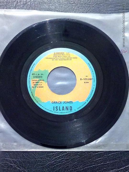 Discos de vinilo: SINGLE GRACE JONES - DEMOLITION MAN - ARIOLA 1981. - Foto 3